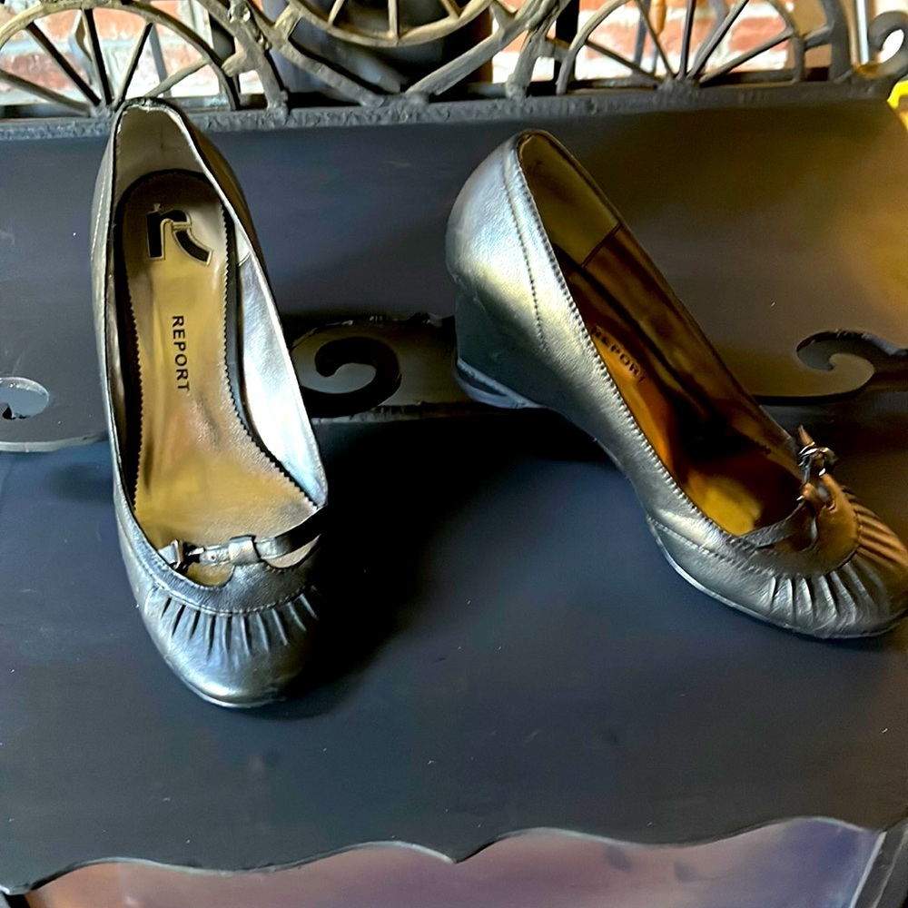 Report CECEE gently worn wedges
